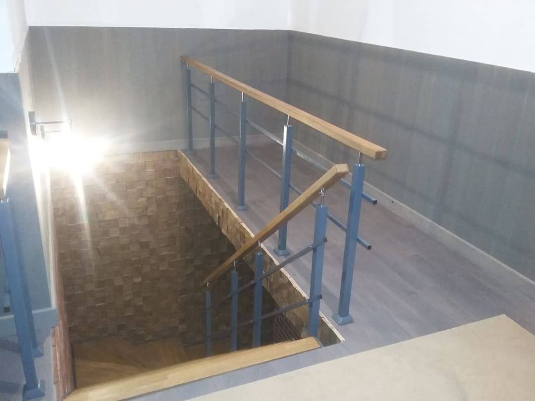 Лестница витая на второй этаж, сделана из железа | Жужа -VICTORIA. | Дзен